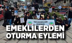 Emekliler Oturma Eylemlerini Sürdürüyor