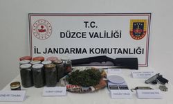 Evinin Çatısına Kenevir Bahçesi Kuran Şahıs Jandarmaya Yakalandı