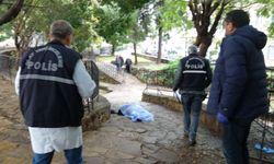 Antalya’da Parkta Yaşlı Adam Ölü Bulundu