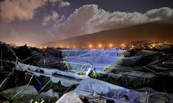 Finike’de hortum seraları yerle bir etti