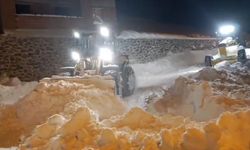 Gümüşhane’nin zirvelerinde karla mücadele sürüyor