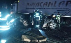 Otomobil ile minibüs kafa kafaya çarpıştı: 1 ölü, 6 yaralı