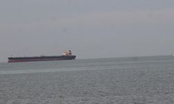 Karadeniz’de Dron Saldırısına Uğrayan Petrol Tankeri İnebolu’ya Demirlendi