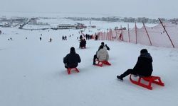 Çocuk Evleri’nde Kalan Çocuklara Kayak Sürprizi