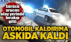 Otomobil kaldırıma askıda kaldı: Sürücü aracını olay yerinde bırakıp gitti