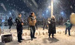 Protokol vatandaşlarla kar tapu oynadı