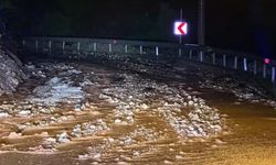 Muğla Marmaris’te Sağanak: Yollar Dereye Döndü, Evler Sular Altında