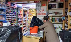 Su sızıntısı dükkanları felç etti! 6 iş yeri kullanılamaz hale geldi