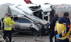 Tır araçların arasına daldı: 1 ölü, 3 yaralı