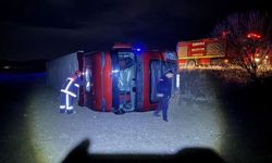 Çorum’da tır şarampole devrildi: 1 yaralı