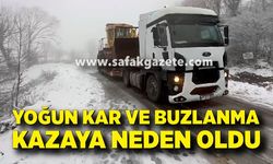 Karda kayan tır yolu trafiğe kapattı