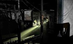 Yangında küle dönen fabrikanın içinden görüntüler!