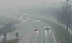 Yoğun sis ve yağış trafiği olumsuz etkiliyor! Görüş mesafesi 15 metreye düştü
