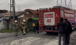 3 katlı binanın çatısı alev alev yandı