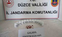 Araçtan atılan poşette 724 sentetik ecza hap ele geçirdi