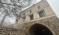 486 yıllık Atak Ulu Camii sisler arasında görüntülendi