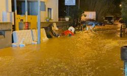 Bodrum'u Sel Vurdu: Evler, İş Yerleri ve Yollar Sular Altında