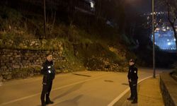 Bursa’da toprak kayması: Tophane-Muradiye yolu kapandı