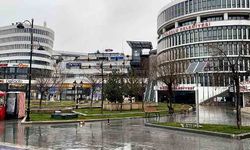 Cadde ve sokakları sessiz kaldı: Sabahın erken saatlerinde yağmur etkili oldu