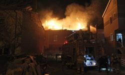 Ekmek Yaparken Çatı Alev Aldı! 3 Kişi Dumandan Etkilendi