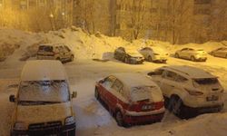 Gece Bastıran Kar Kenti Beyaza Bürüdü