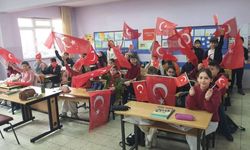 Karabük’te Öğrenciler İkinci Döneme Bayraklarla Başladı