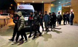 Apartmana baskın: Kaçak göçmenler yakayı ele verdi!