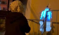 Evinde Otururken Duvar Çöktü: Kamyonet Çarptı