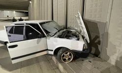 Karaman’da Otomobil Alt Geçide Çarptı