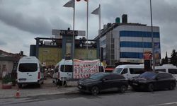 Market otoparkında "Servis Minibüsü" krizi: Müşteriler ve işletmeci isyan etti