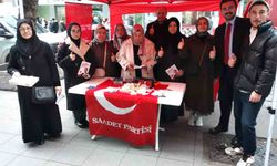 Saadet Partisi İl Kadın Kolları kandil sebebiyle halkla buluştu