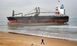 Karaya oturan gemide kurtarma çalışmaları devam ediyor