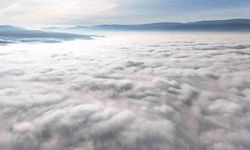 Sis tabakası kenti beyaz örtüyle kapladı