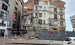 Zonguldak'ta depreme dayanıksız bina iş makinesi ile yıkıldı