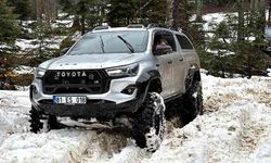 1 metrelik karda adrenalin dolu sürüş