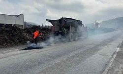 Ağır tonajlı kamyonların bozduğu yollar bakıma alındı