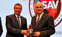 Başkan Faruk Özlü’ye Türk Savunma Sanayisine katkı ödülü
