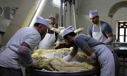 Bayram öncesi saray helvası mesaisi