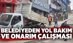 Belediyeden yol bakım ve onarım çalışması