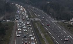 Bolu'da tatilcilerin dönüş yoğunluğu: Kilometrelerce araç kuyruğu oluştu