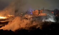 Boş arazide çıkan yangın müstakil eve sıçramadan söndürüldü