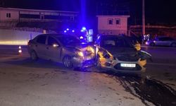 Çorum Laçin’de iki otomobil çarpıştı: 6 yaralı