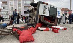 Tarım işçilerini taşıyan minibüs kaza yaptı; 5 yaralı