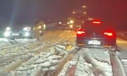 Şanlıurfa’da dolu ve kar sürücülere zor anlar yaşattı