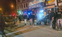 İki otomobil çarpıştı: 1’i ağır 3 kişi yaralandı