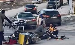 Motosiklet ile otomobil çarpıştı: Sürücü yaralandı