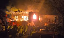 Ev yangını: Engelli kadın hayatını kaybetti, annesi yaralandı