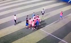 Stres atmak için gittikleri halı saha maçında yumruklar konuştu