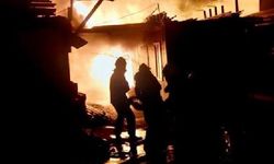 İşçi lojmanları alevlere teslim oldu