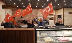 Restoranda İstiklal Marşı Sürprizi: Minik Piyanist Duygulandırdı